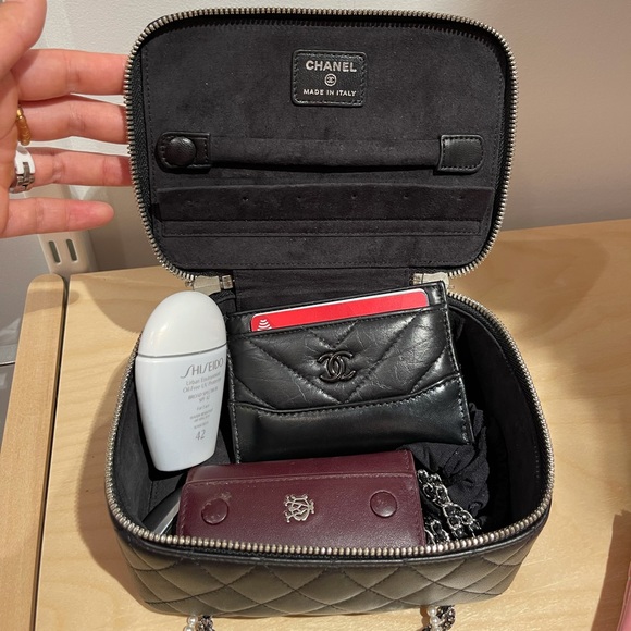 💓SOLD💓Chanel Quilted Lambskin Vanity Makeup Chain Bag - Picture 10 of 14